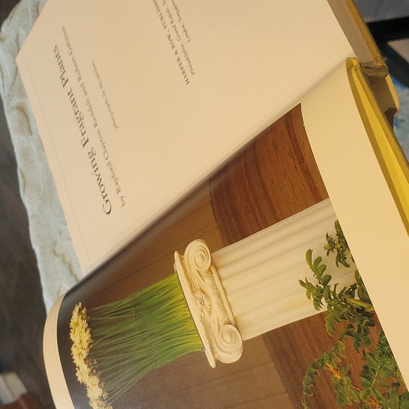 Book,Flower,"Growing Fragrant  Flowers" Lg.Coffee table book.Like NEW - Picture 3 of 16